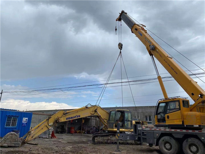 酒泉市25吨吊车的工作半径是多少？