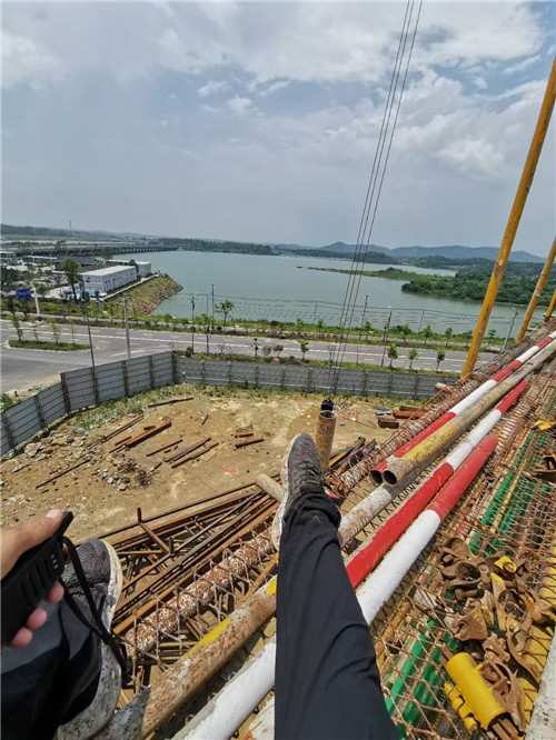 酒泉市作业中发生设备损坏或人员意外，责任怎么划分？